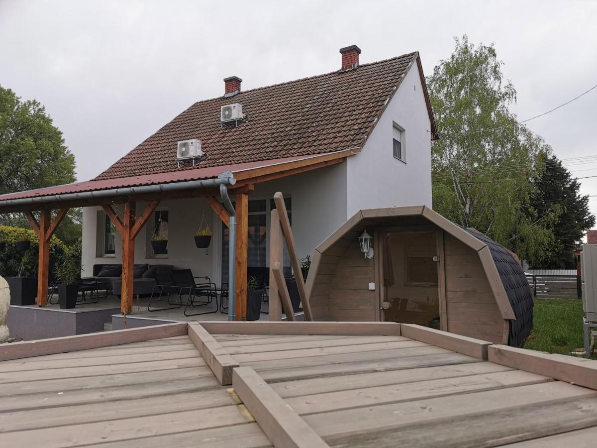 Appartement Szomszéd Ház 1 *